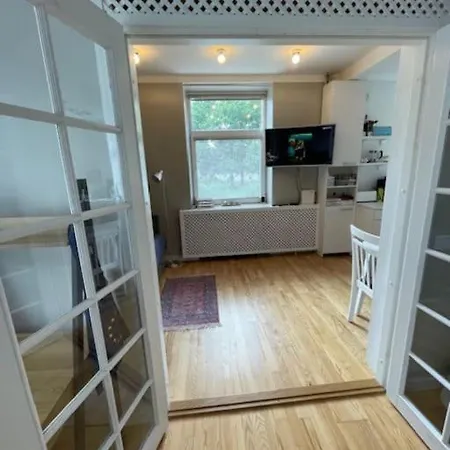 Lovely Kalamaja Apartment, Up To Four شقة تالين